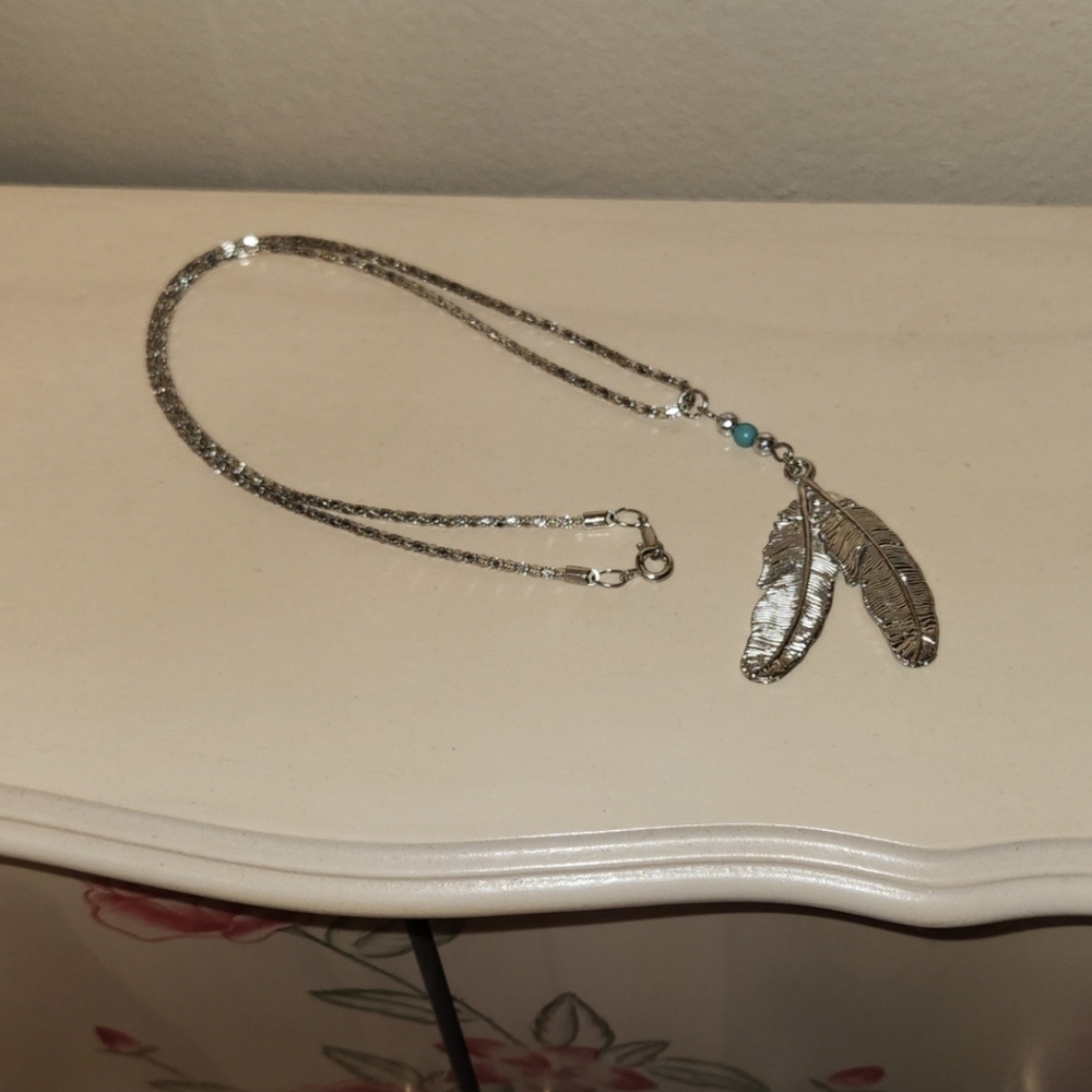 ⭐️ x2 HOST PICK ⭐️ Free People Double Feather Necklace - Picture 2 of 4